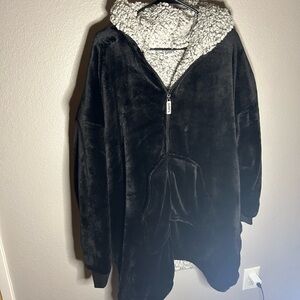 Cozy Black Sherpa-Lined Zip-Up Hoodie